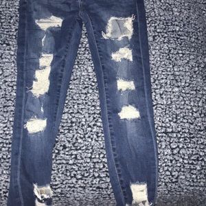 American Eagle Ripped Jeans & Sweatshirt ✨